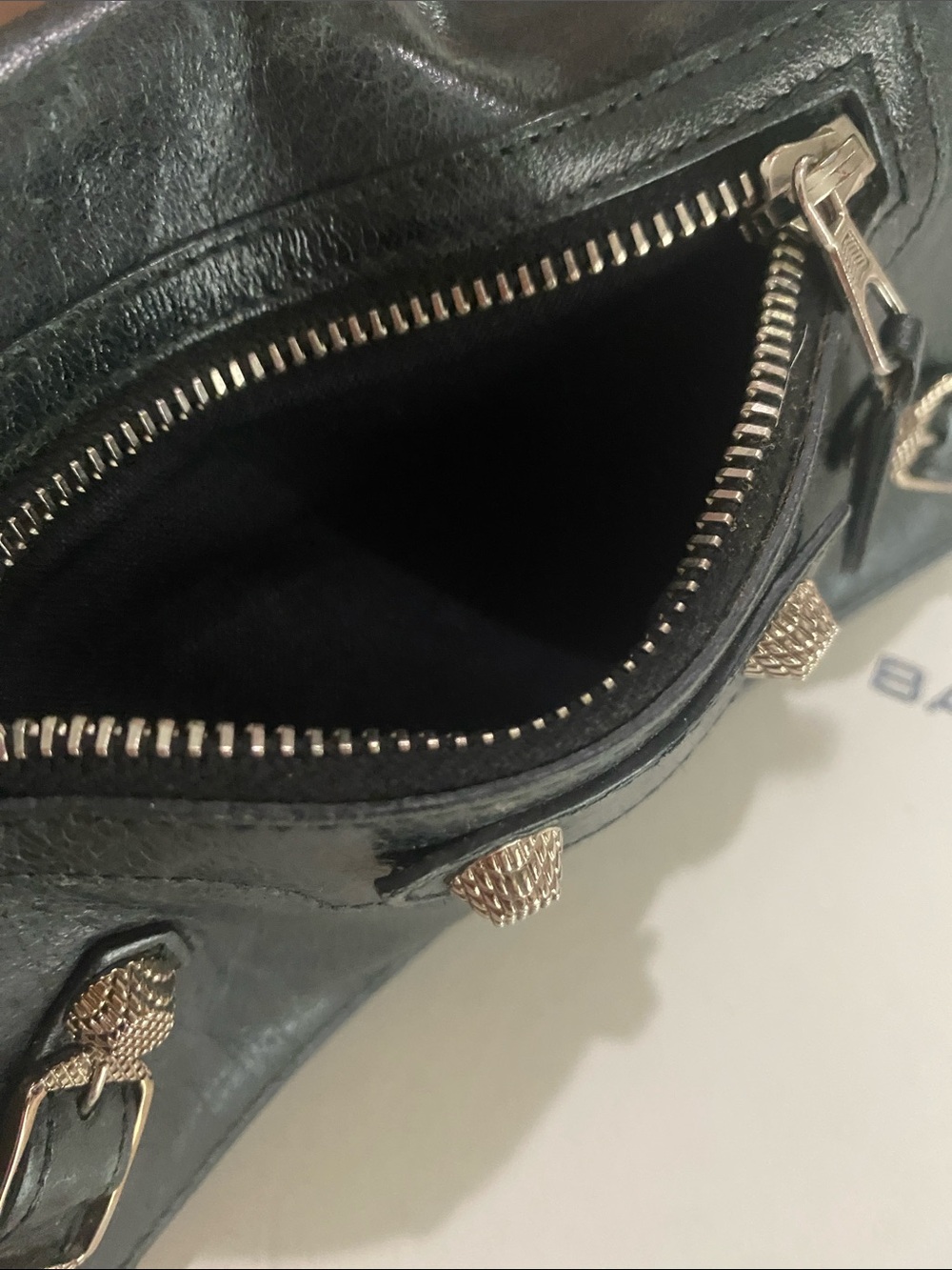 Balenciaga
Black Silver Hardware Bifold
Wallet - Picture 7 of 10